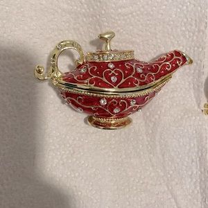 Magnetic jewlery holder